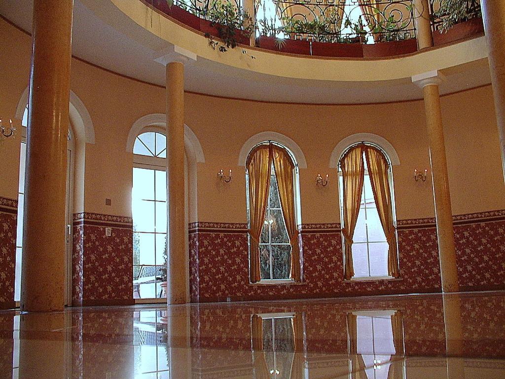 Hotel Regius Οπόλε Εξωτερικό φωτογραφία